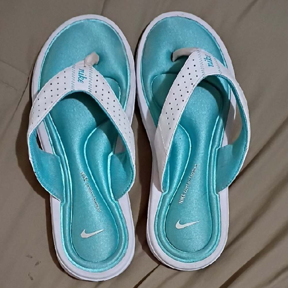 Nike Women's Aqua and White Sandals